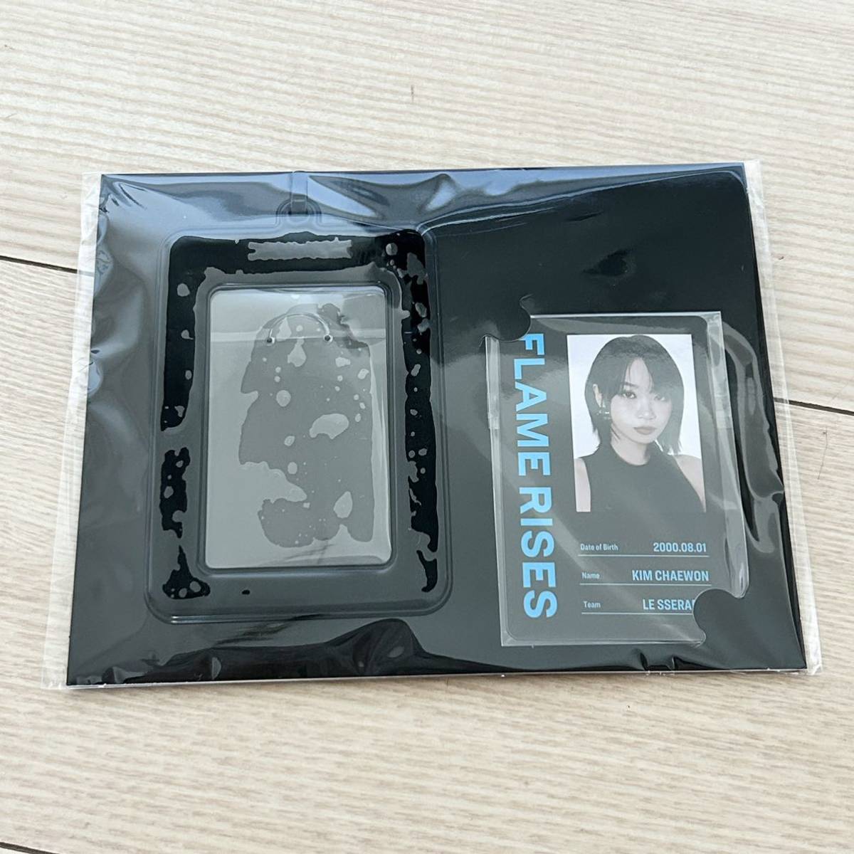 ルセラフィム チェウォン ID CARD カードケースFLAME RISES JAPAN 公式