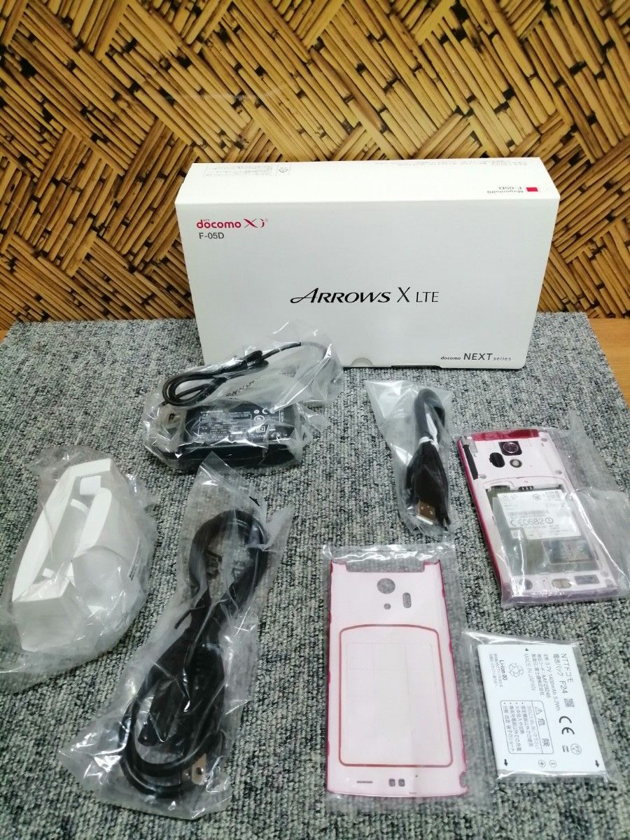 ドコモ docomo 富士通 ARROWS X LTE F-05D ワンセグ おサイフケータイ カメラ1310/130万画素