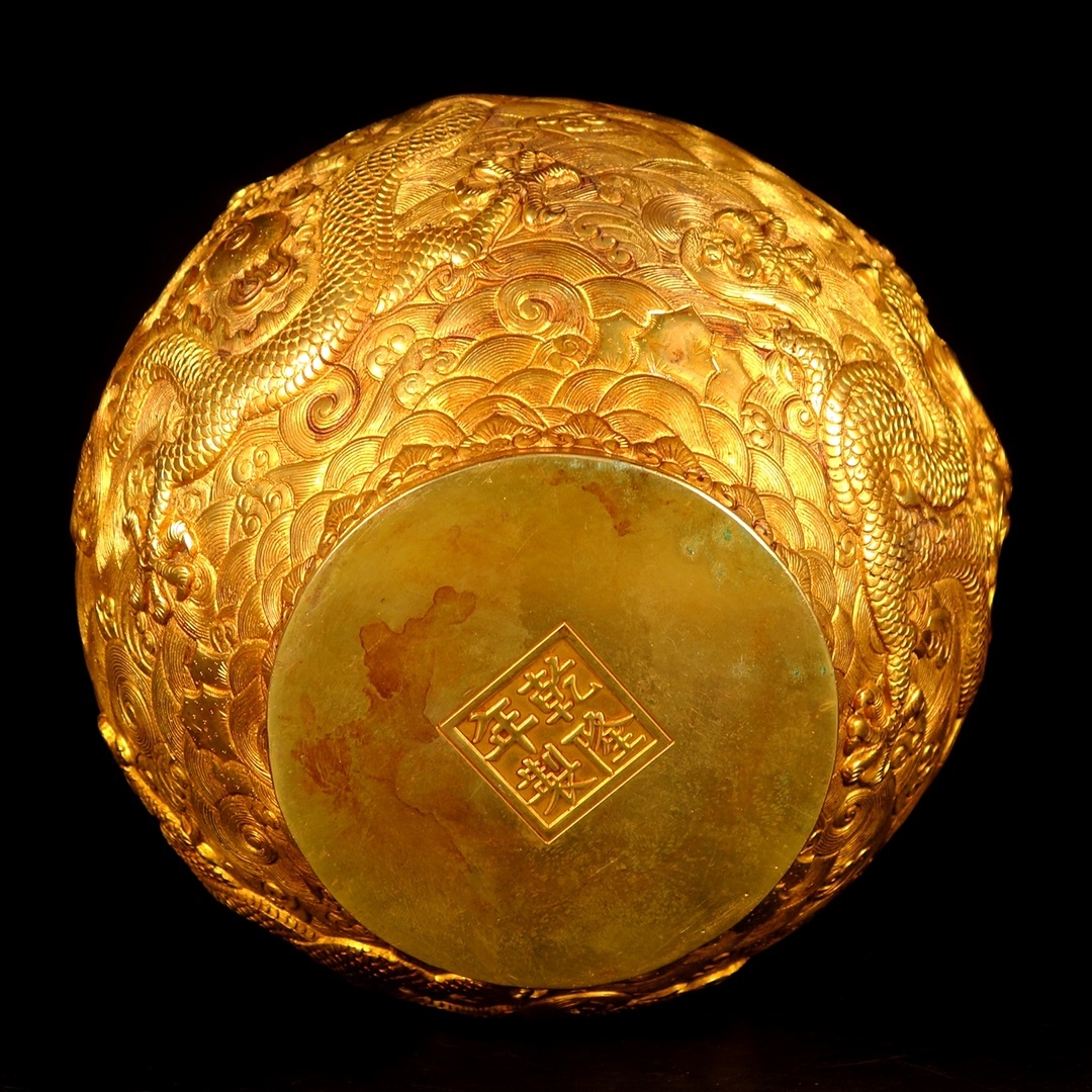 ◇旧蔵◇古美術 中国古玩 大清乾隆年製款 古銅製 銅塗金 浮雕五龍戯珠
