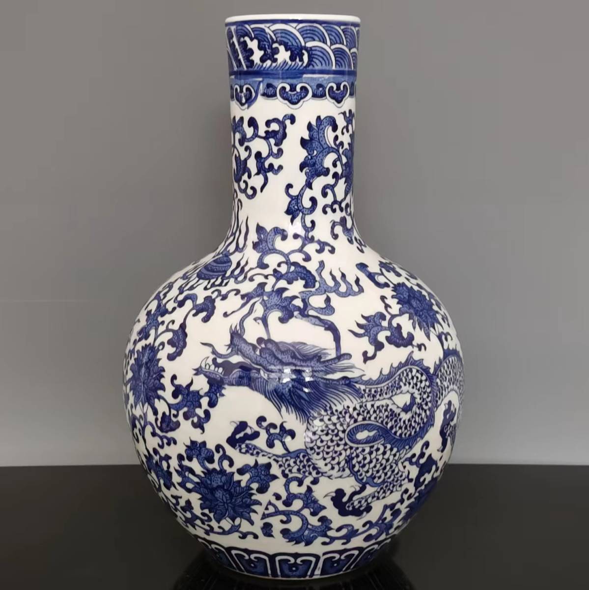 品多く古美味古陶磁器唐磁染付神竜磁器瓶青花如意絡枝蓮紋大清乾隆年制