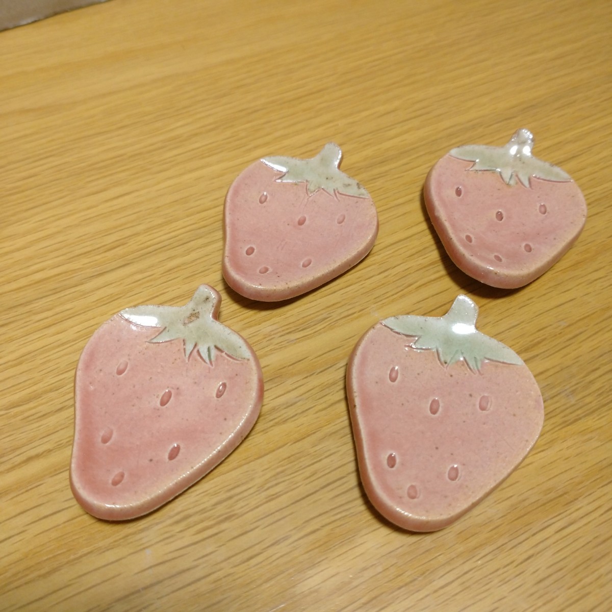 strawberry 箸置き 陶器 小物置き アクセサリー置き アクセサリー 皿 お皿 イチゴ マスコット 飾り 置物 苺 いちご キッチン インテリア_画像2