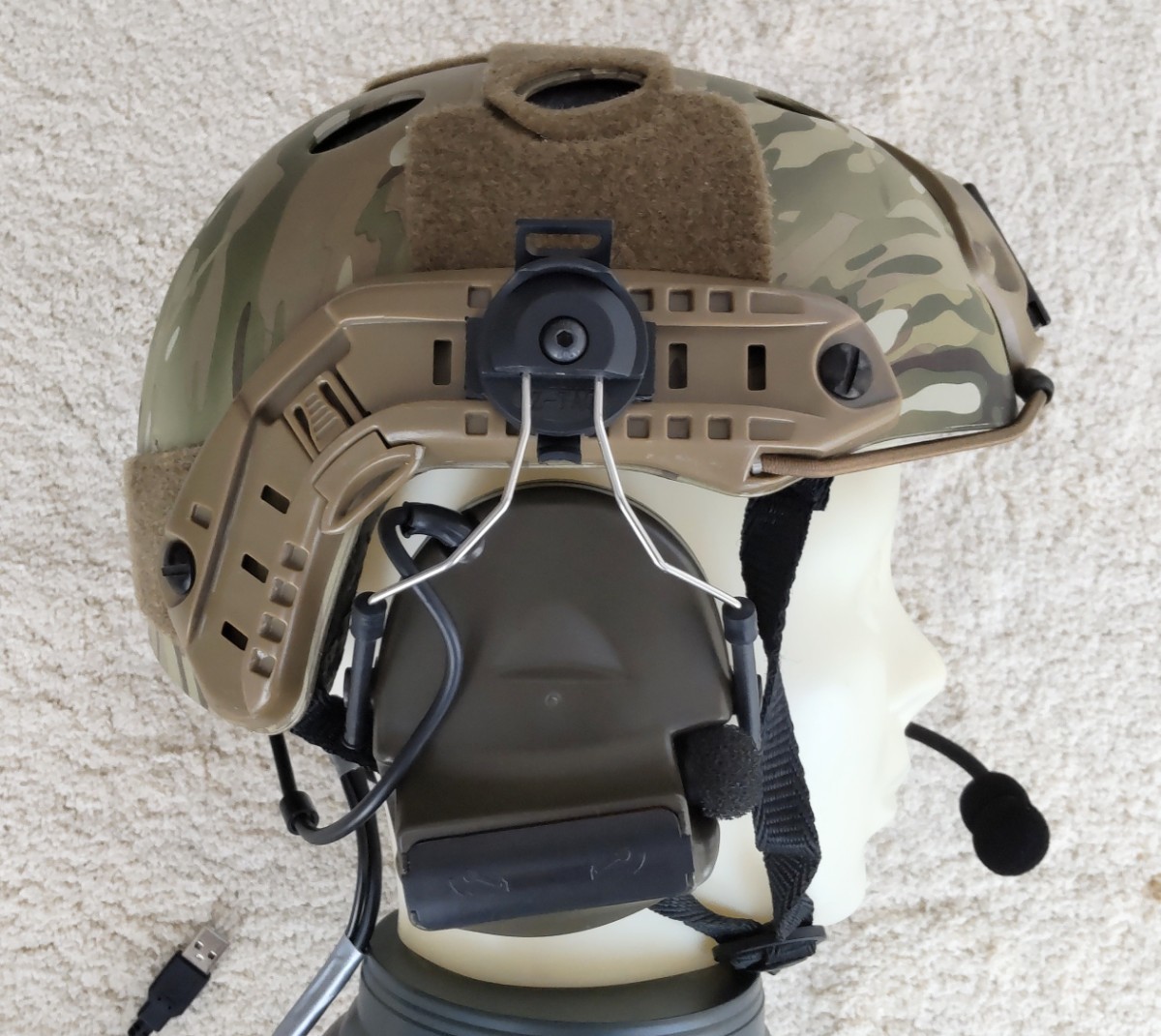 Z-TACTICAL CMTC 2 headset +OPS CORE CARBONE type helmet multi cam ( inside part sending manner fan has processed .)+ARC rail adaptor BK