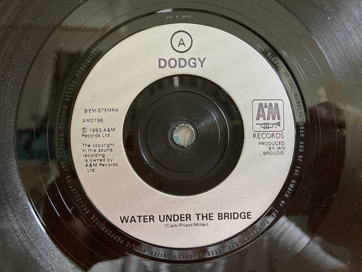 【7インチ】DODGY ☆ Water Under The Bridge c/w It's Been So Long 93年 UK A&M Records アナログ ギターポップ 名曲 良音_画像3