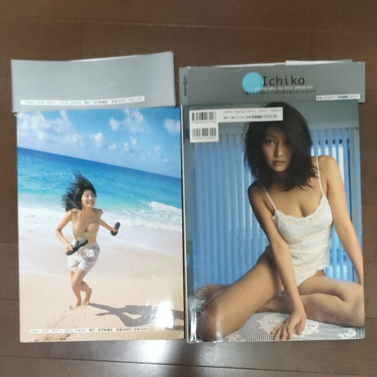 三宮位知子写真集二冊セット　初版IchikoとB93、そそる　帯付き　巨乳グラビアアイドル　手ブラ等あり