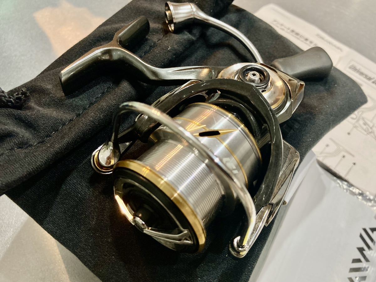送料込) ダイワ DAIWA 20 ルビアス LUVIAS FC LT2500S-XH 美品 送料込) ダイワ DAIWA 20 ルビアス LUVIAS FC LT2500S-XH 美品