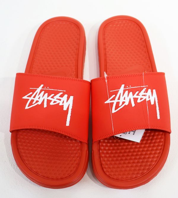 NIKE × stussy (ナイキ × ステューシー) BENASSI SLIDE “Habanero Red