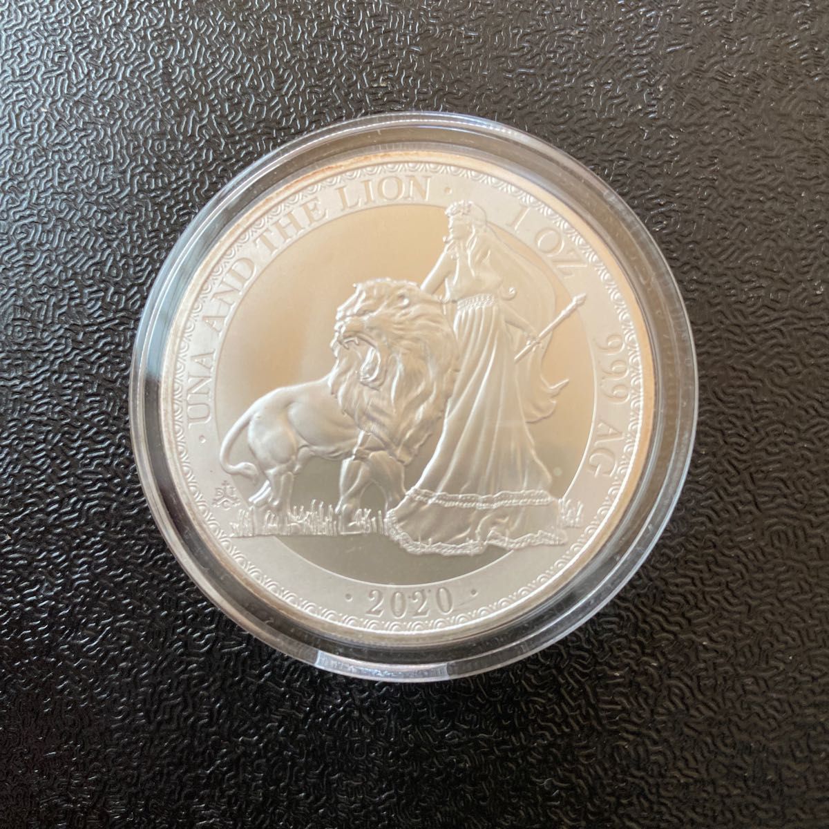 銀貨　99.9% 純銀　シルバー　ウナ　ライオン　銀貨　１オンス　エリザベス女王　ウナとライオン　英国領　セントヘレナ　2020