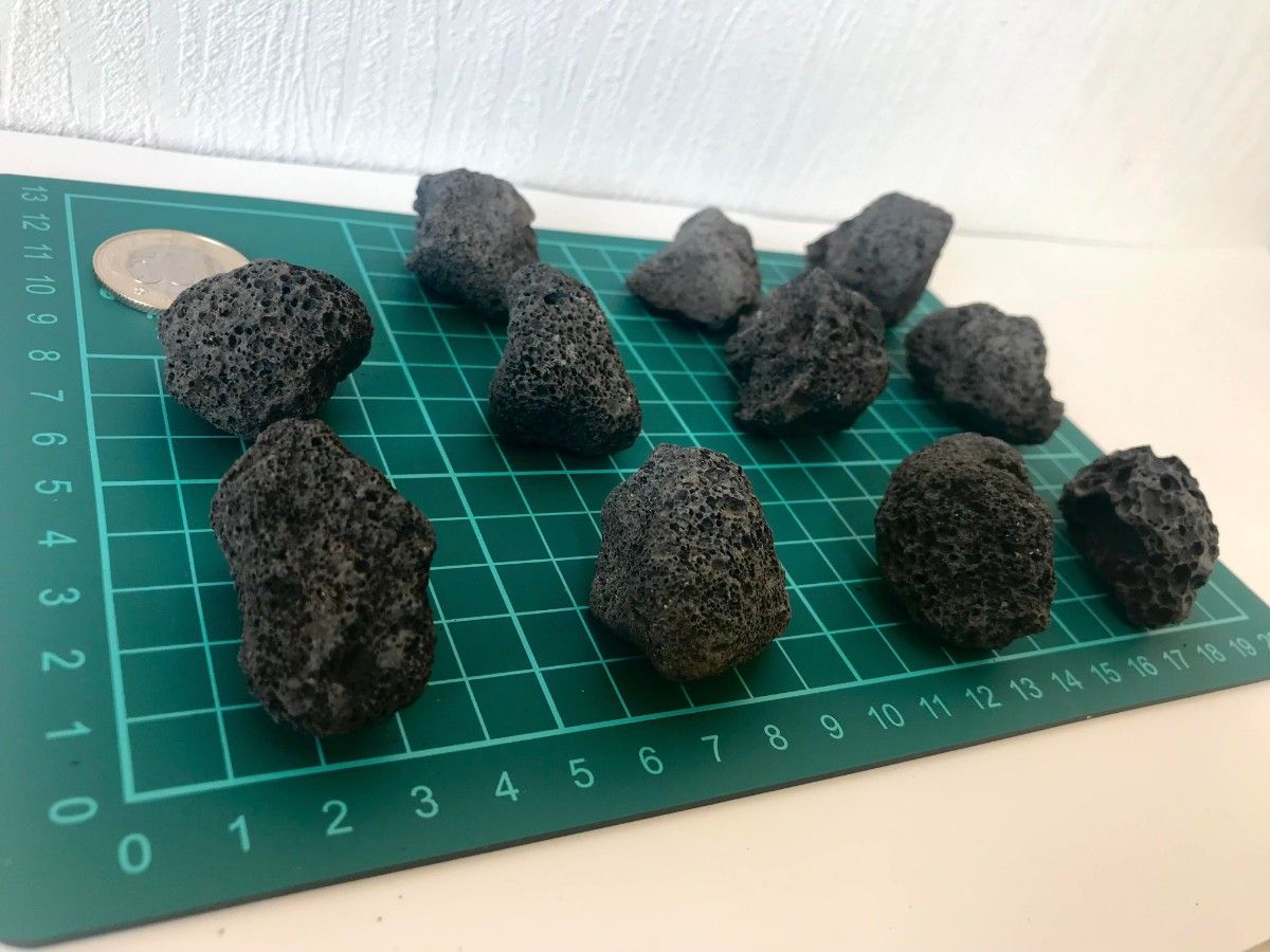 黒溶岩石 (大中小各10個)30個　アクアリウム　テラリウム　コゲリウム 水草　ADA 