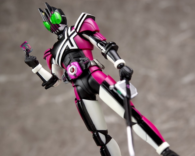 絶版「S.H.Figuarts 真骨彫製法 仮面ライダーディケイド(ネオディケイドライバーVer. )」中古品　現在入手困難のモデル