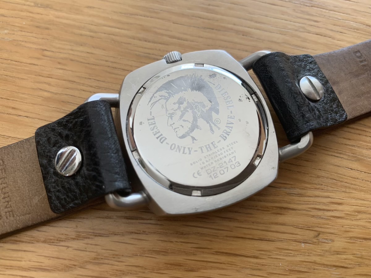 DIESEL　ディーゼル　メンズ腕時計　DZ-2147　　クォーツ式　3針＋カレンダー　革ベルト　ナイロンベルト【中古動作品】_画像10