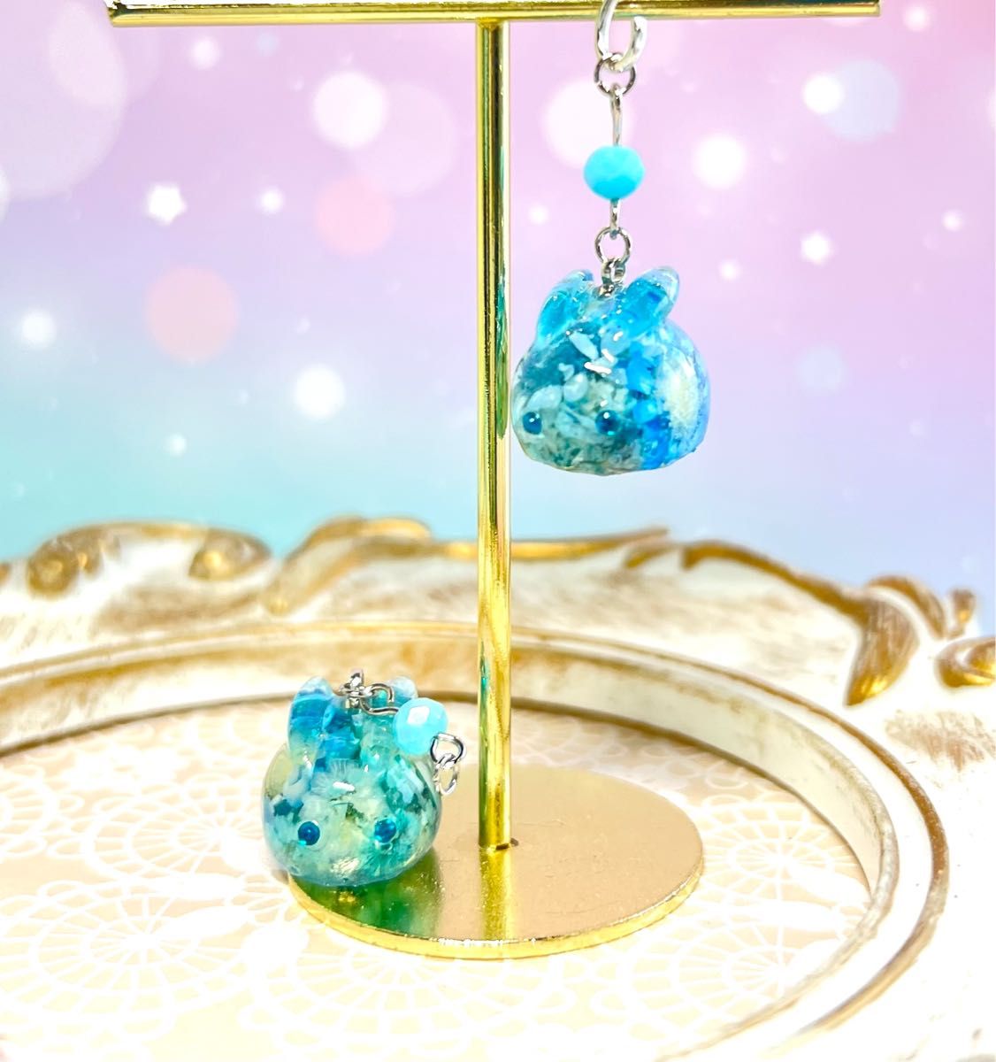 ハンドメイド 涼しげブルーのお花たっぷりウサギの耳飾り 選べる耳飾り イヤリング・ピアス・チャーム