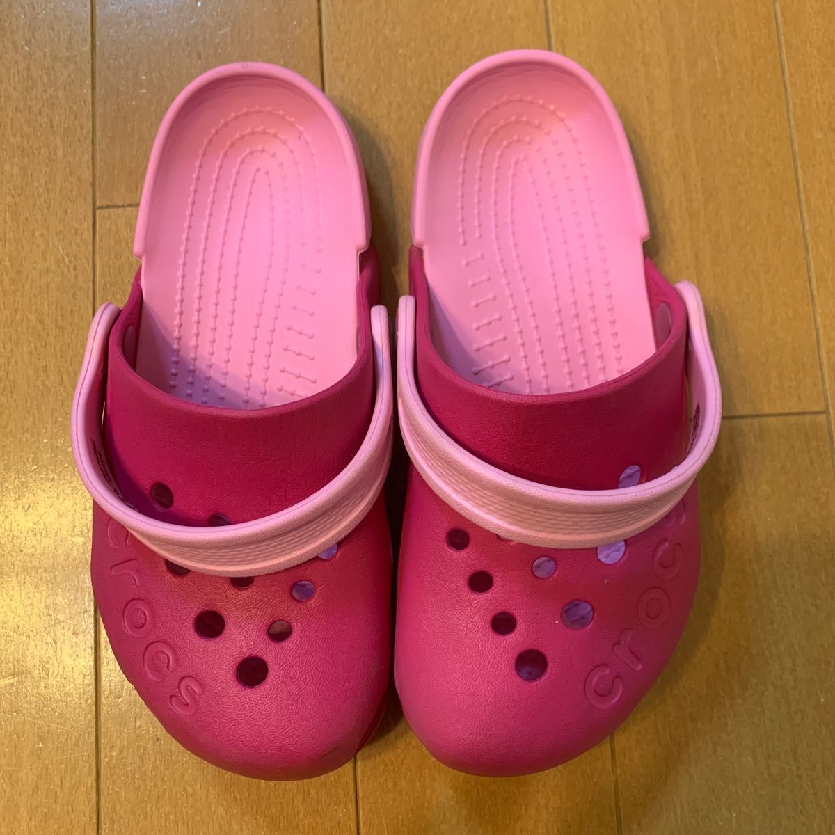 crocs クロックス　キッズ　子供　女の子　サンダル　ピンク　ショッキングピンク　18.5センチ