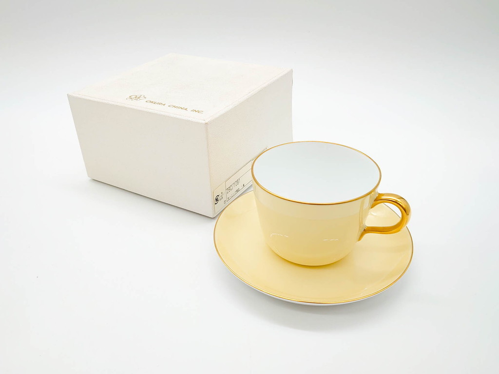 R-070219　大倉陶園(OKURA、OAC)　色蒔き(クリーム)　シンプルながら上品な雰囲気を醸し出すモーニングカップ&ソーサー(洋食器、箱付き)_画像1