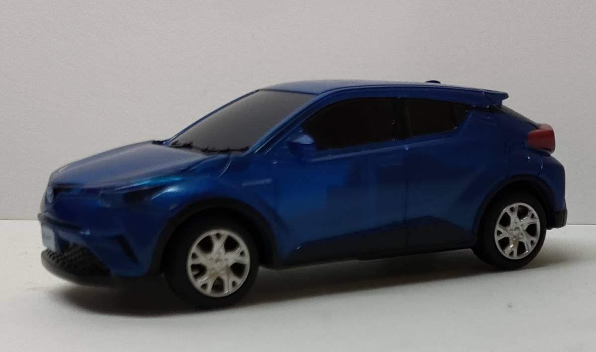 トヨタ　C-HR　プルバック　ミニカー　カラーサンプル　メタリック　ブルー　青　トミカサイズより大きめ　Toyota　SUV　hybrid_画像3