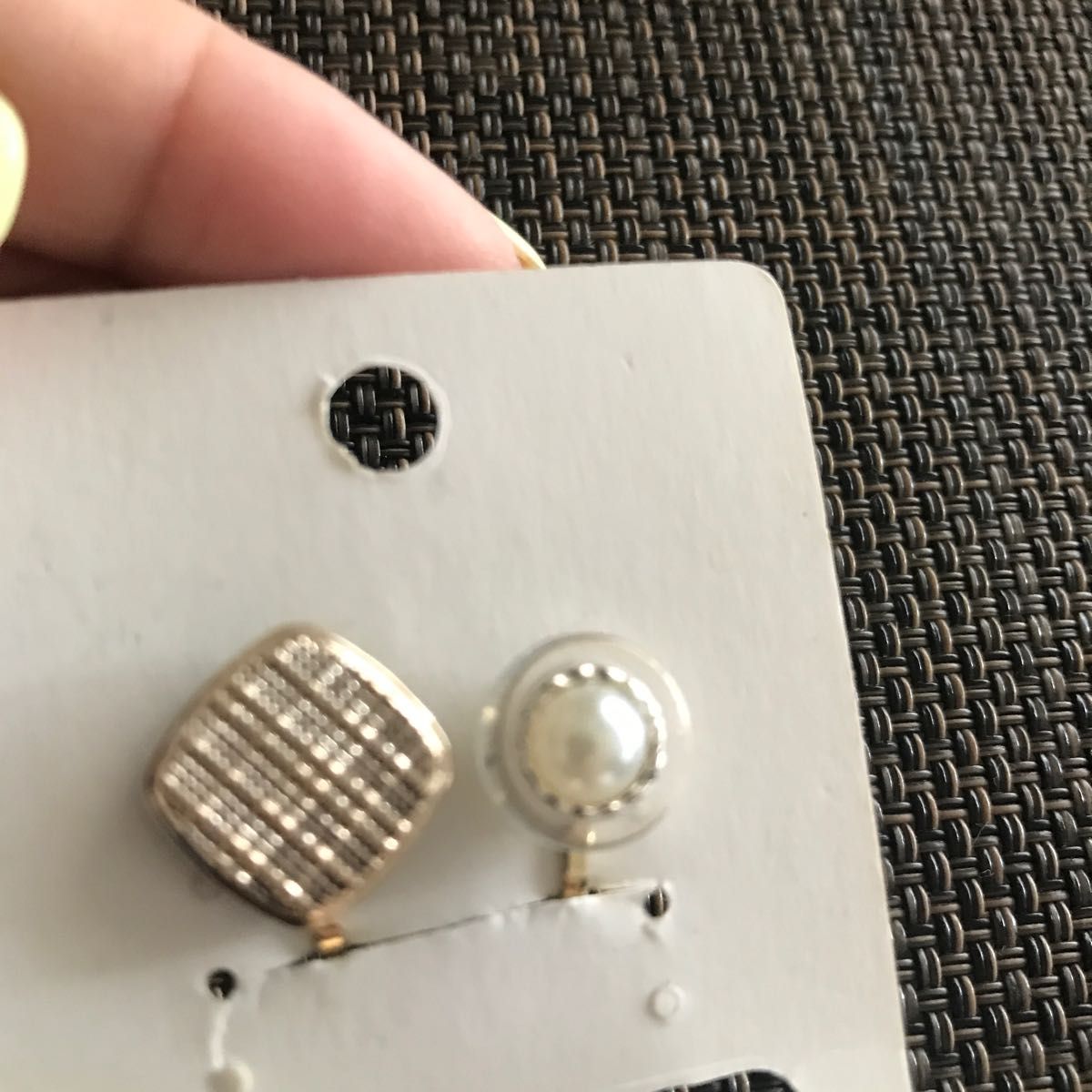 新品！　ボタンっぽいデザインのイヤリング