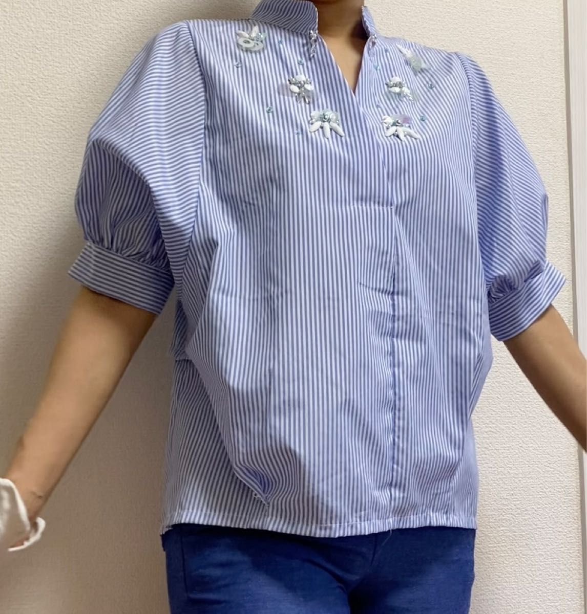 美品★ボーダー ストライプ 半袖 ブラウス★シャツブラウス トップス ビジュー 水色 ブルー 半袖トップス ふんわり袖 Sくらい