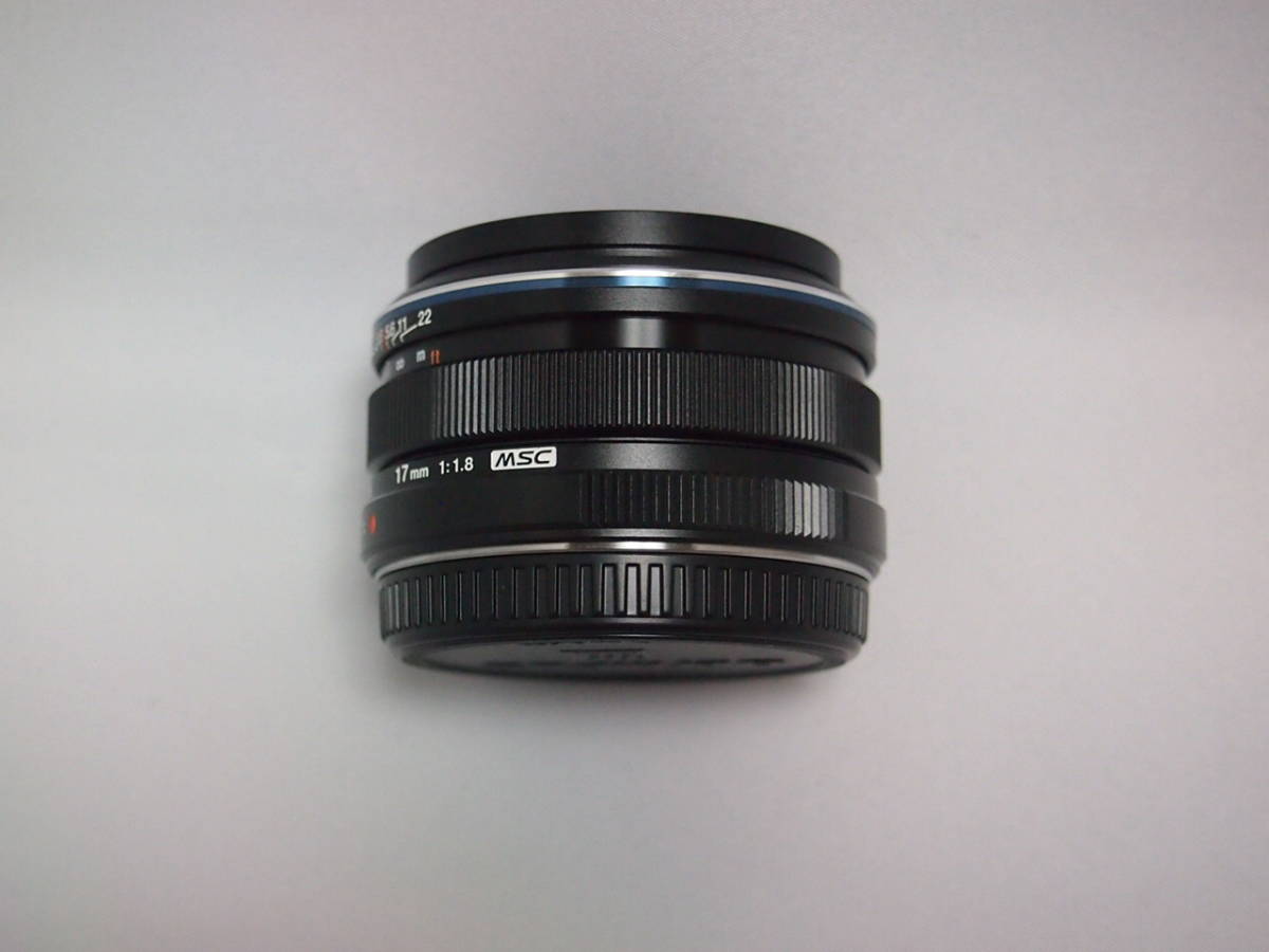 超美品 OLYMPUS M.ZUIKO DIGITAL 17mm F1.8 （ブラック）別売り純正フード付き_画像4