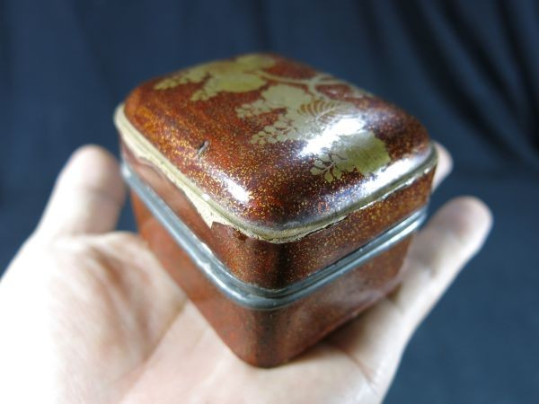 A 桐蒔絵香合 桃山時代 名品 漆工 錫縁 桐紋 漆器 手箱 化粧道具 茶道具 茶の湯 茶室 茶席 合子 仏具 堆朱 根来 断紋 奉納 沈金 螺鈿_画像5