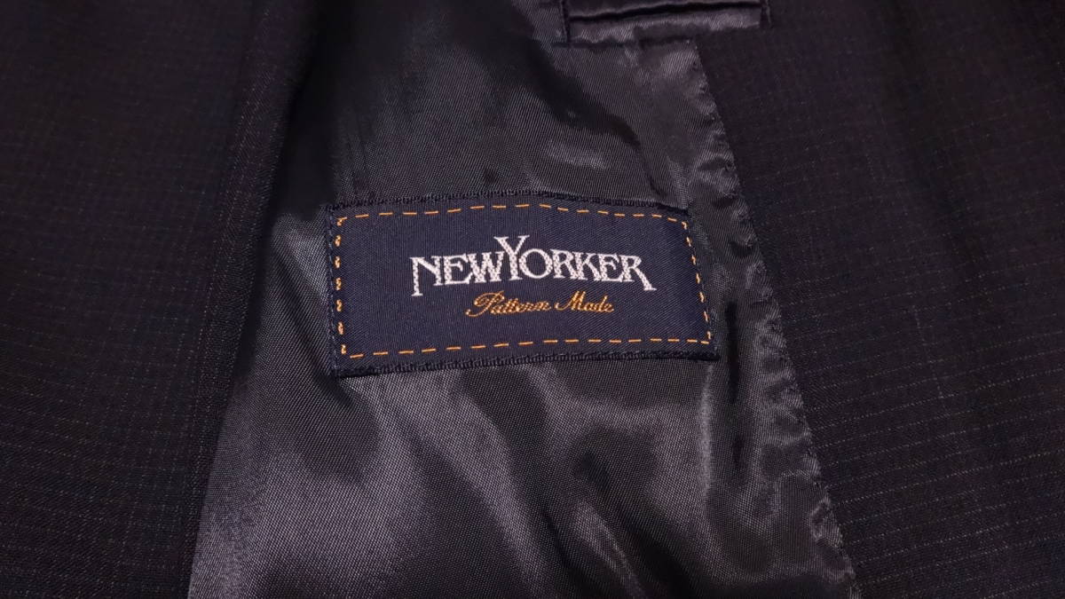 美品168cmW80cm A5位★ニューヨーカー☆NEWYORKER★上質オーダーメイドスーツ/黒濃紺系チェック織り★背抜シングル３釦★ビジネス結婚式_上質なオーダーメイドスーツです！