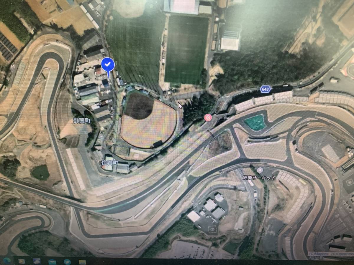 F1駐車場 コース中央シケインゲートまで平坦４００メートル水洗トイレ
