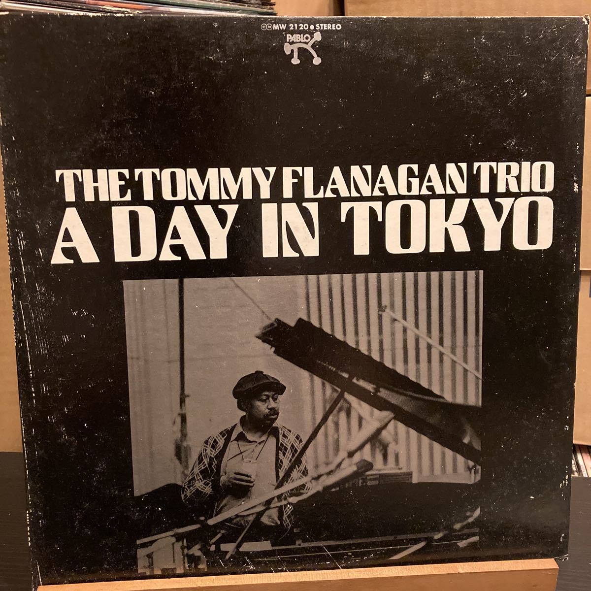 THE TOMMY FLANAGAN TRIO 【A DAY IN TOKYO 】MW-2120 PABLO JAZZ レコード_画像1