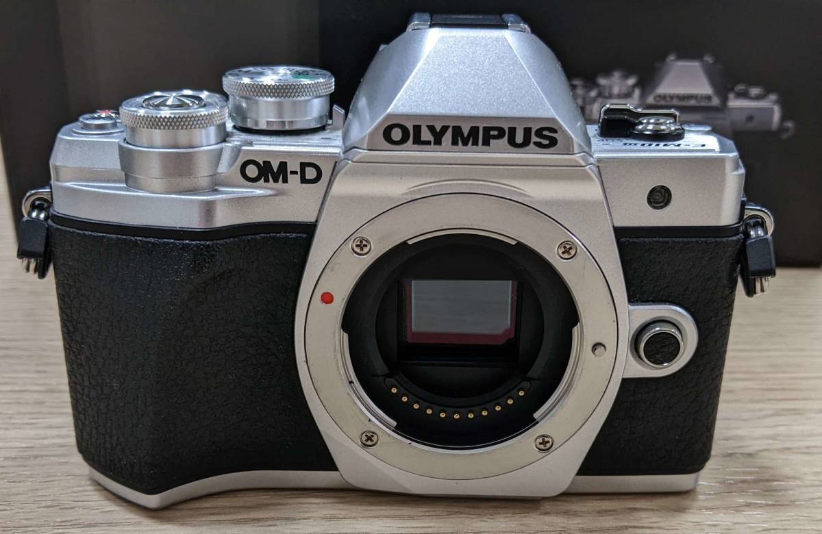 #9670 OLYMPUS オリンパス E-M10 Mark3 OM-D コード、電池、説明書、箱付き _画像5