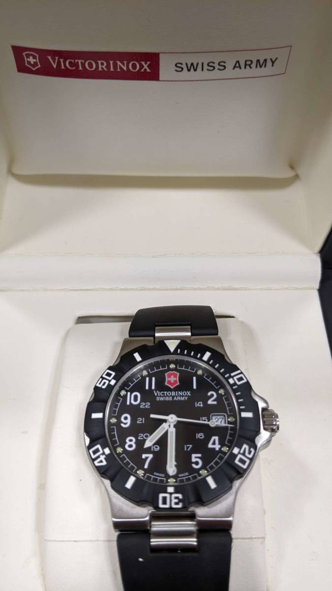 ＃9653 VICTORINOX SWISS ARMY ビクトリノックス 時計 箱、ケース、冊子付_画像2