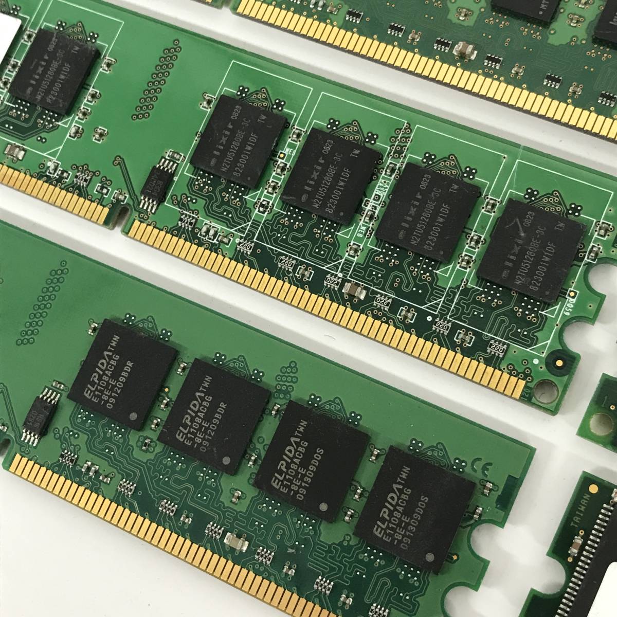 MF1/58　PC用 メモリ 18枚 セット1GB / 2GB 大量 まとめ SDRAM DDR PC2-6400 PC-5300 ジャンク 動作未確認 都市鉱山 金抽出_画像3