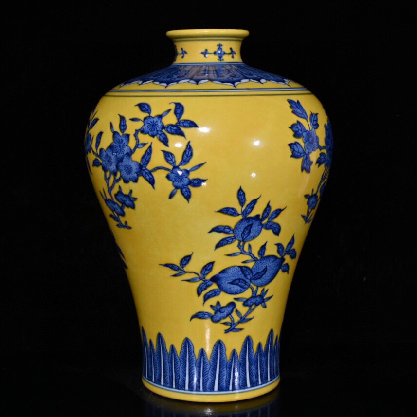 ▽鴻▽清乾隆年製款黄釉青花三果紋梅瓶古陶瓷品置物古賞物中国古玩中国
