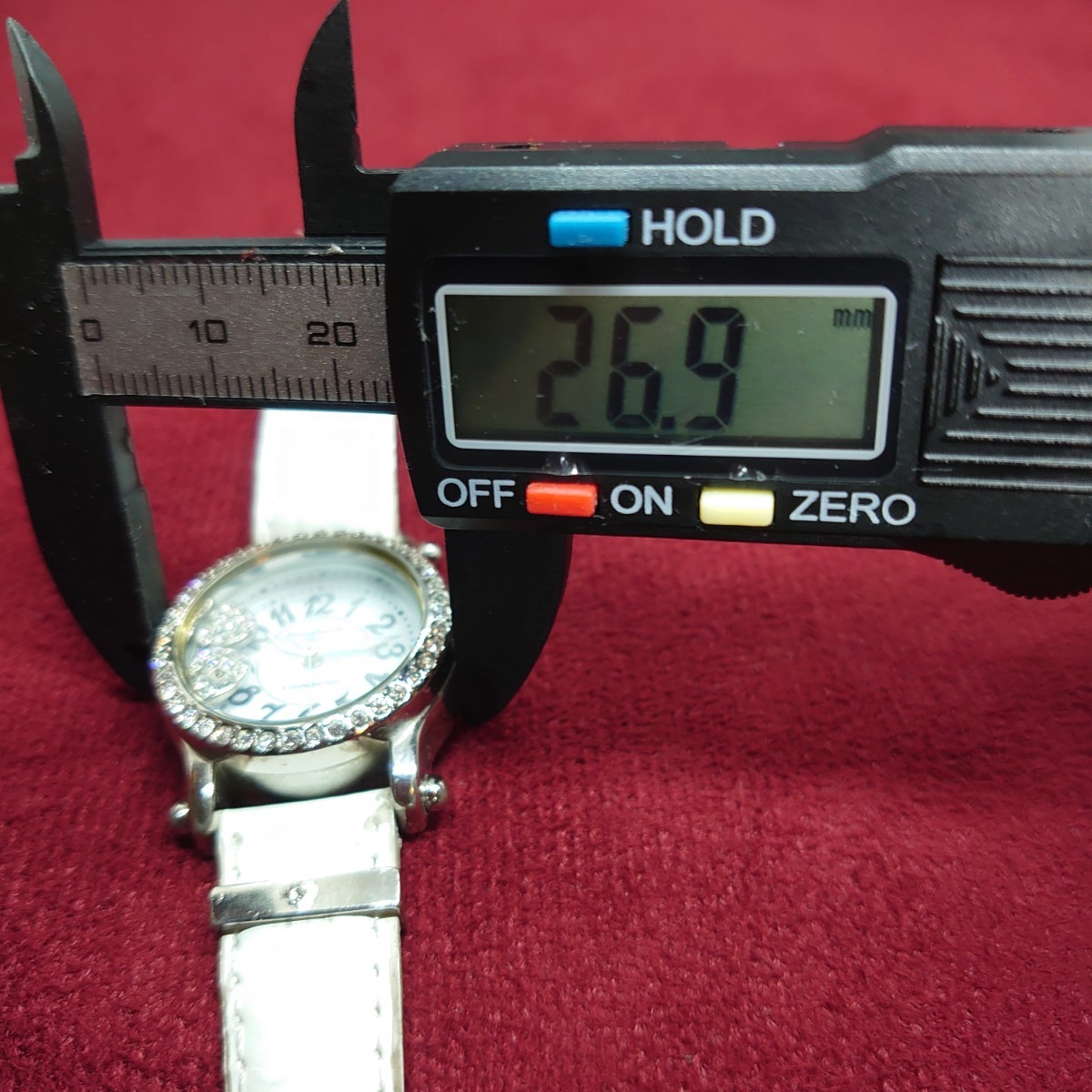 8110【動作品】Alessandra Olla AO-4100-1 レディース腕時計 シルバー×ラインストーンホワイト アレサンドラオーラ ブランドウォッチの画像3