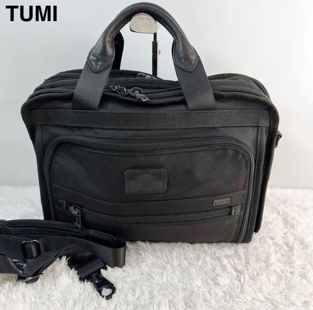 セール】 美品TUMI ハンドバッグ 大容量 PC可 黒 ブラック 26132DH