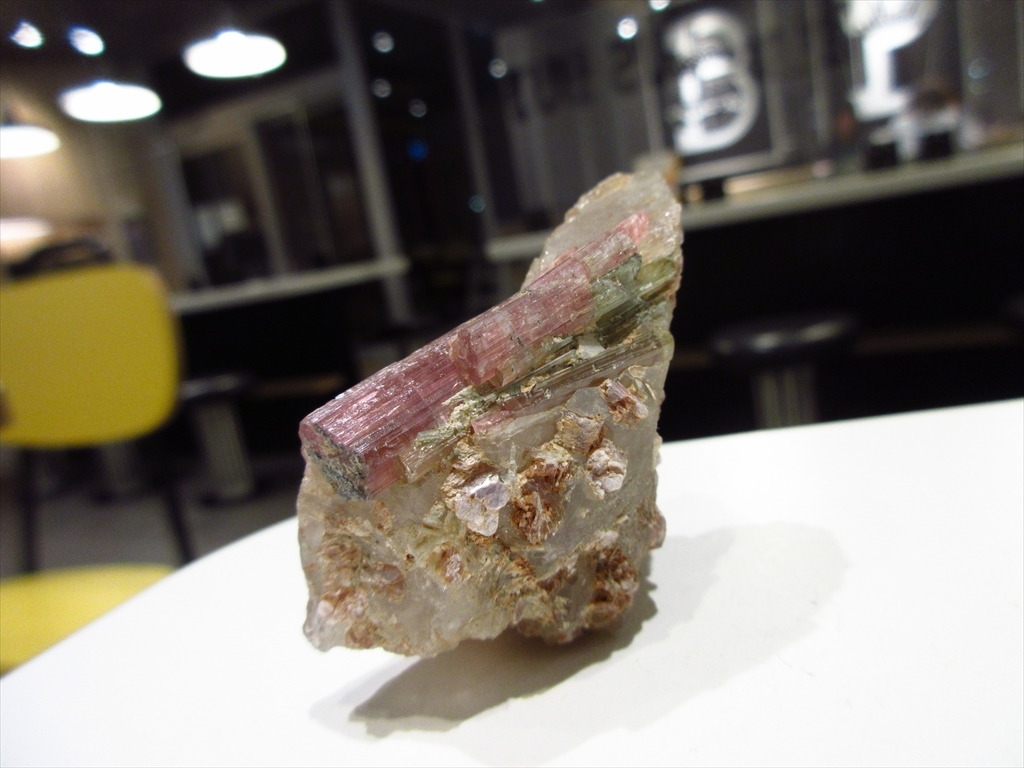外国産鉱物標本 米国産 トルマリン電気石 の商品詳細   日本