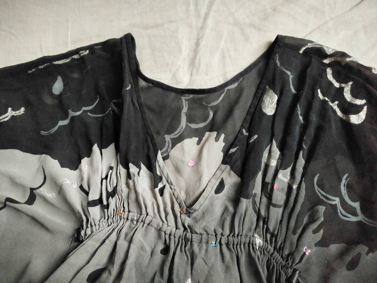  beautiful goods TSUMORI CHISATO Tsumori Chisato blouse oversize silk V neck gya The - pop art 2 black gray lady's *8