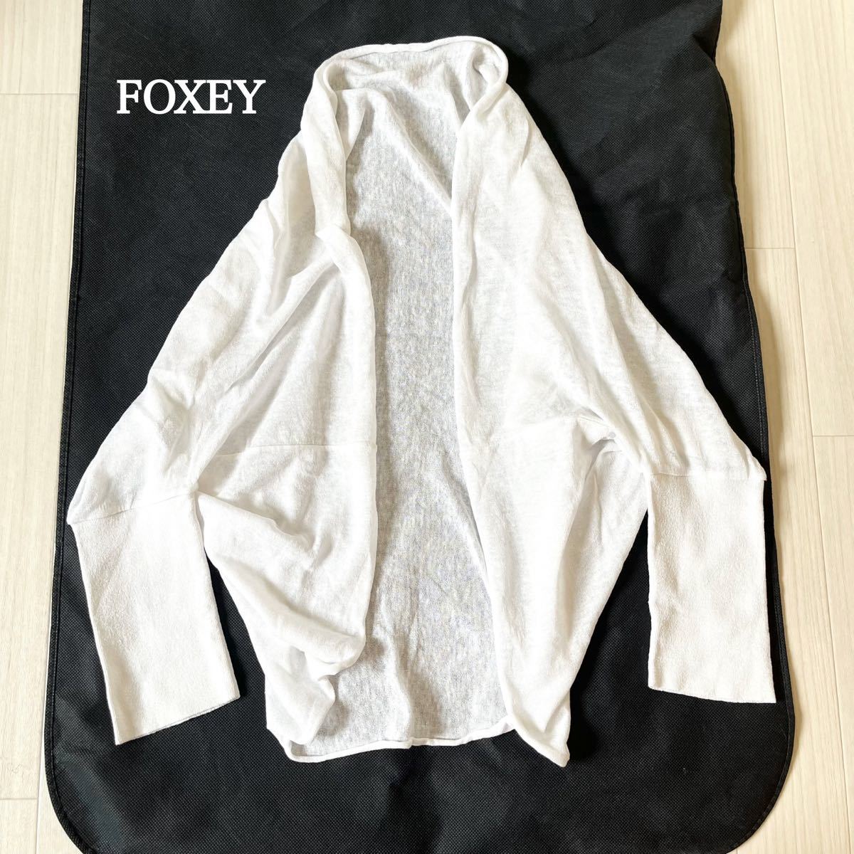 柔らかな質感の FOXEY フォクシー 白系 カーディガン ボレロ ハーフ