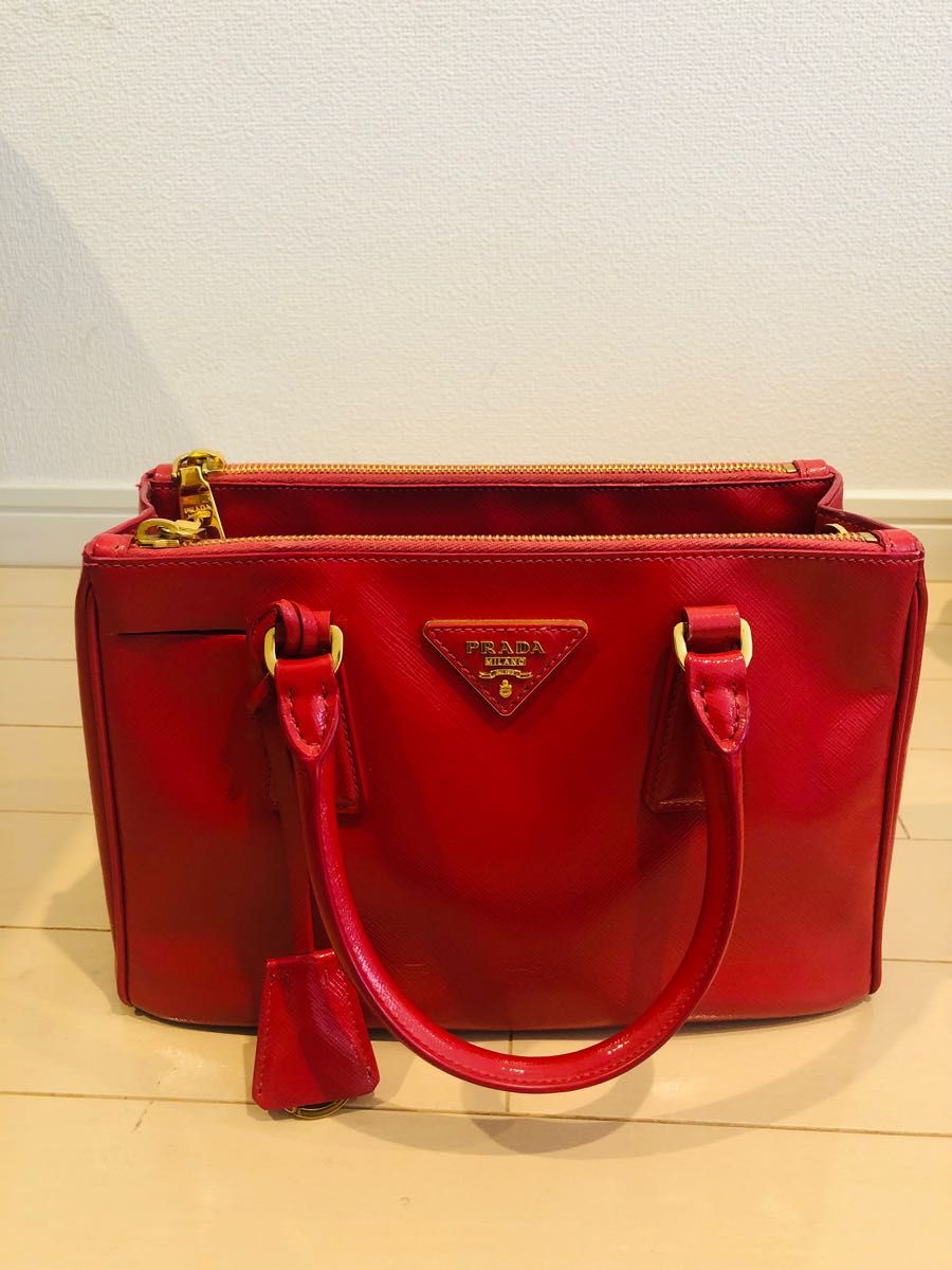 PRADA サフィアーノレザー ショルダーバッグ