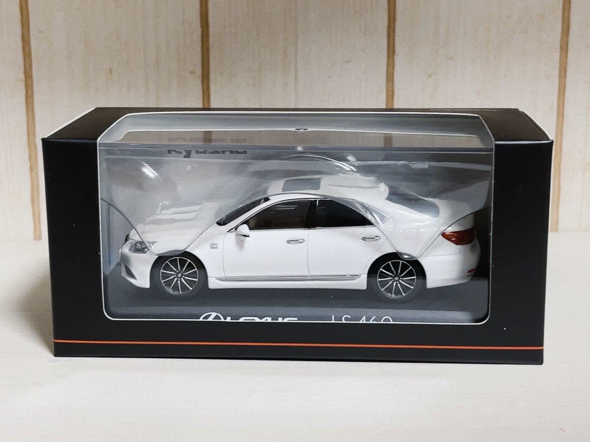 京商 KYOSHO LEXUS（レクサス） LS 460 F SPORT White Nova GF 1/43