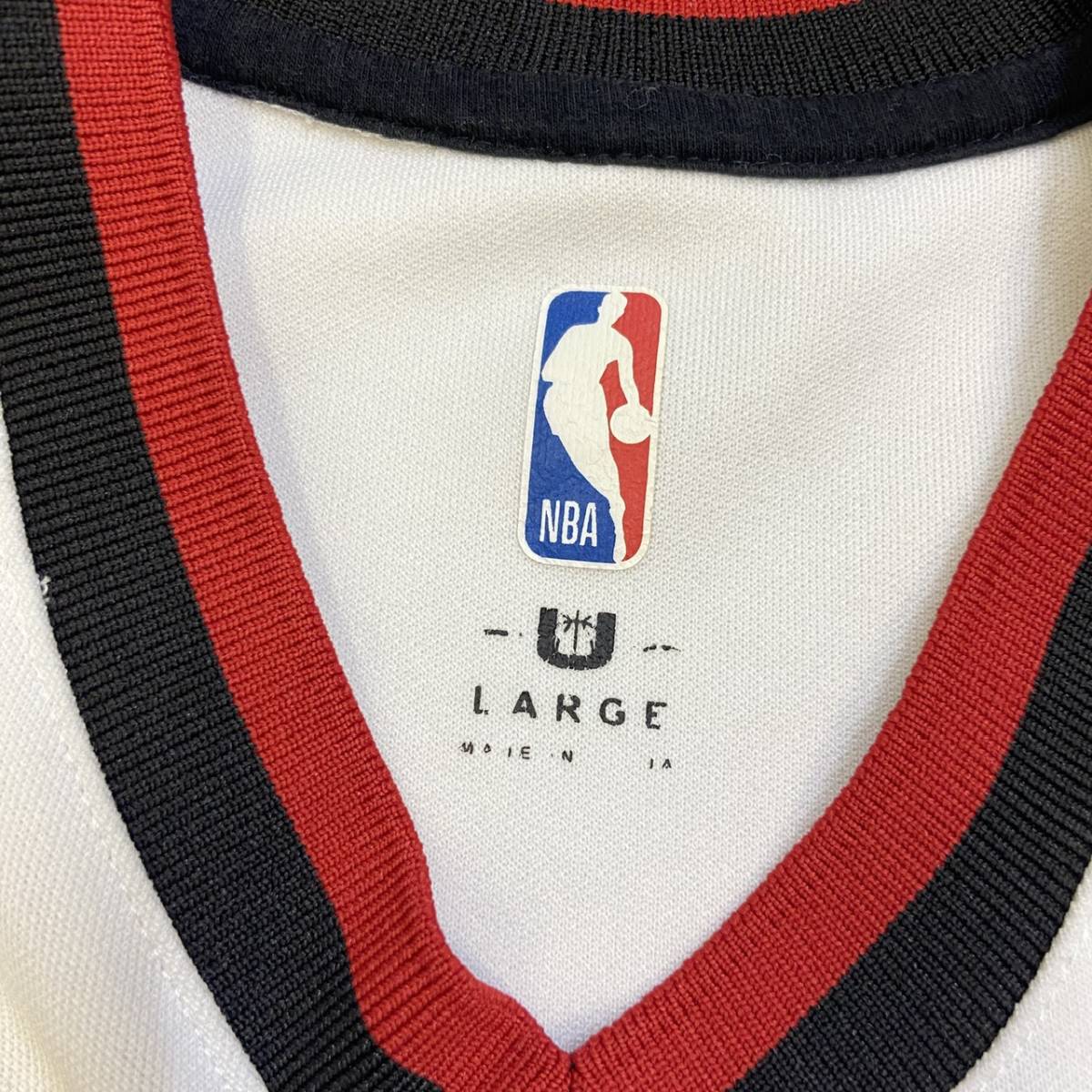 NBA CHICAGO BULLS Vネック Tシャツ L 赤黒 シカゴブルズ ブルズ ロゴ ユニフォーム バスケ バスケットボール 90s ヴィンテージ_画像4