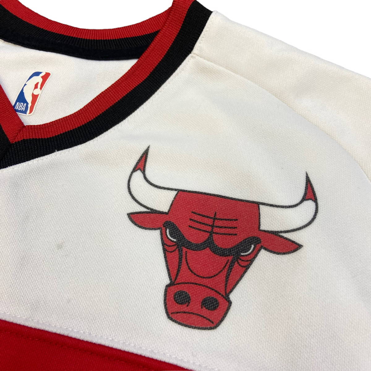 NBA CHICAGO BULLS Vネック Tシャツ L 赤黒 シカゴブルズ ブルズ ロゴ ユニフォーム バスケ バスケットボール 90s ヴィンテージ_画像3