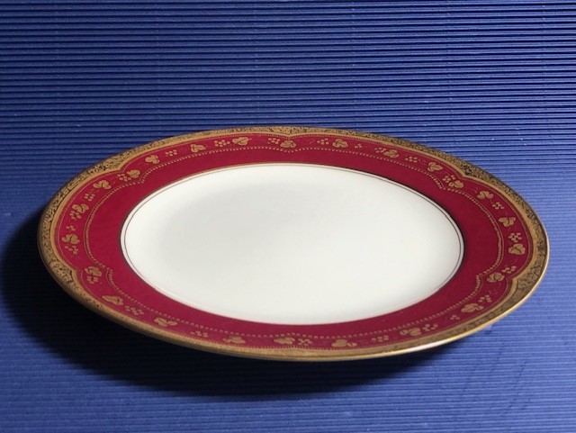 ◎大倉陶園 アレキサンドリーヌ 高貴な赤・金蝕の美しい20cmデザート皿◎hz56_画像3