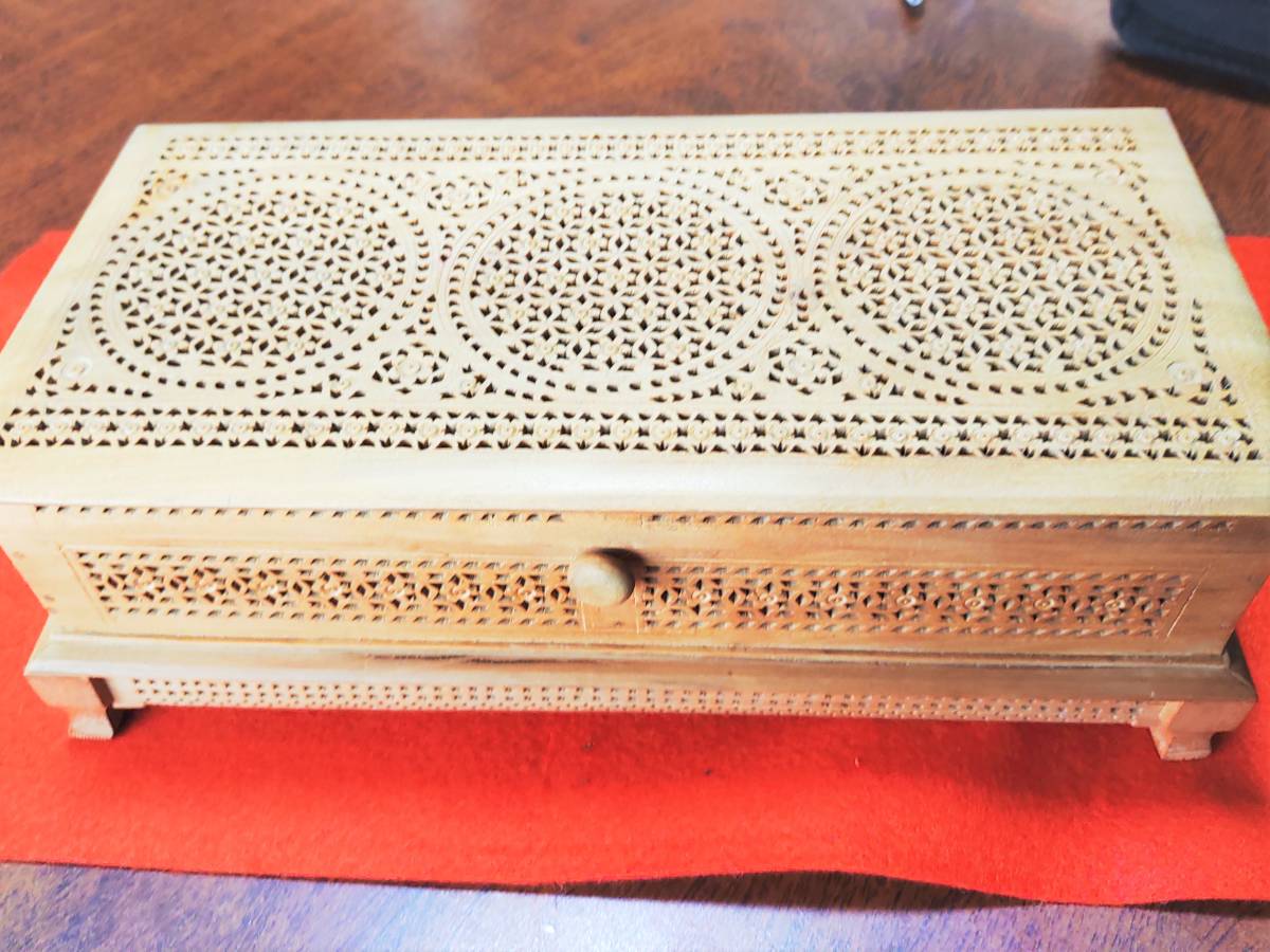 古黄楊木彫 清代 『富貴蟾身』茶皿 時代物 家具 中国古美術 極細 古黄楊木彫 清代 『富貴蟾身』茶皿 時代物 家具 中国古美術 極細