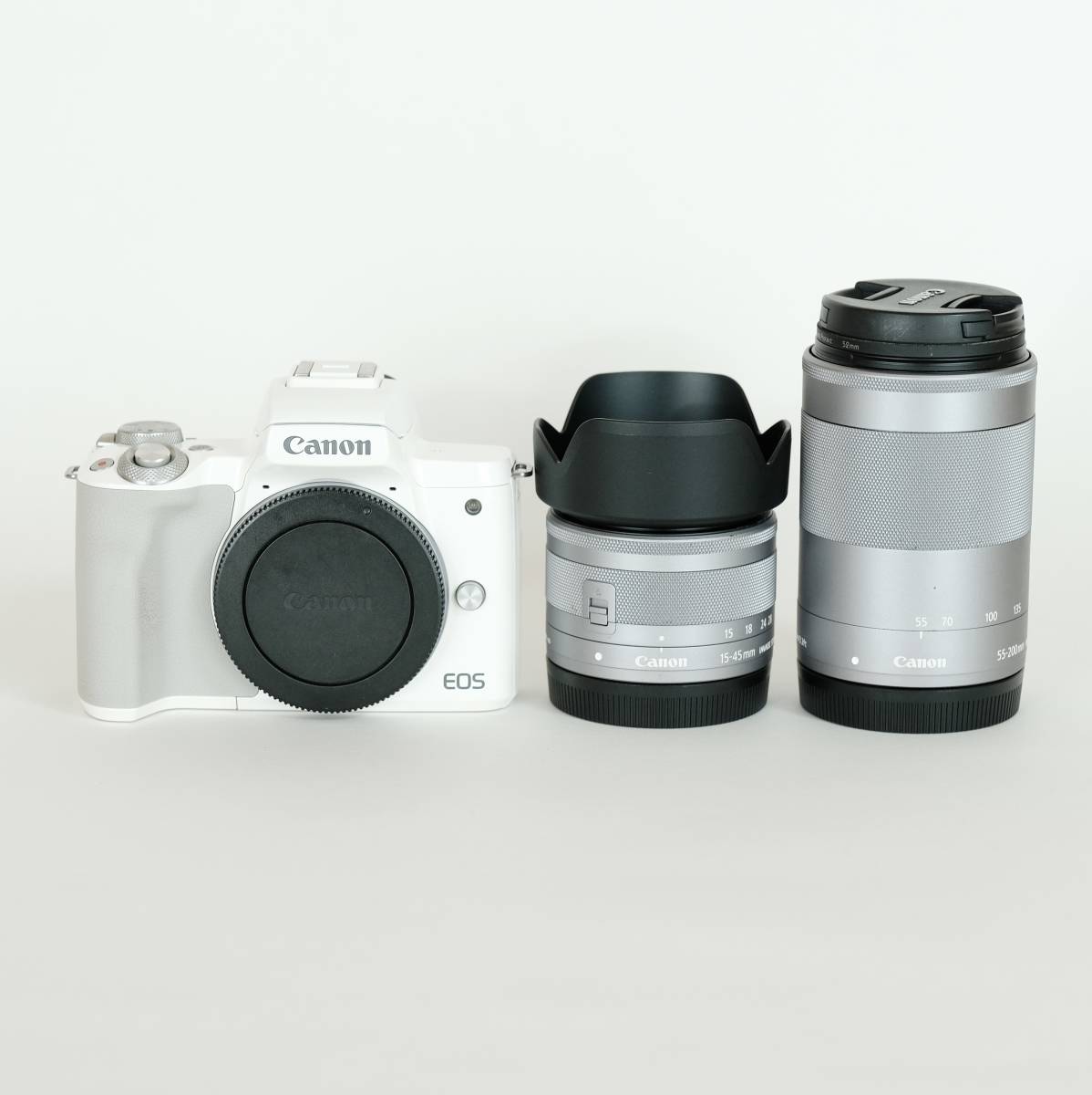 シャッター回数2 000回以下 極美品] Canon EOS Kiss M ダブルズームキット-