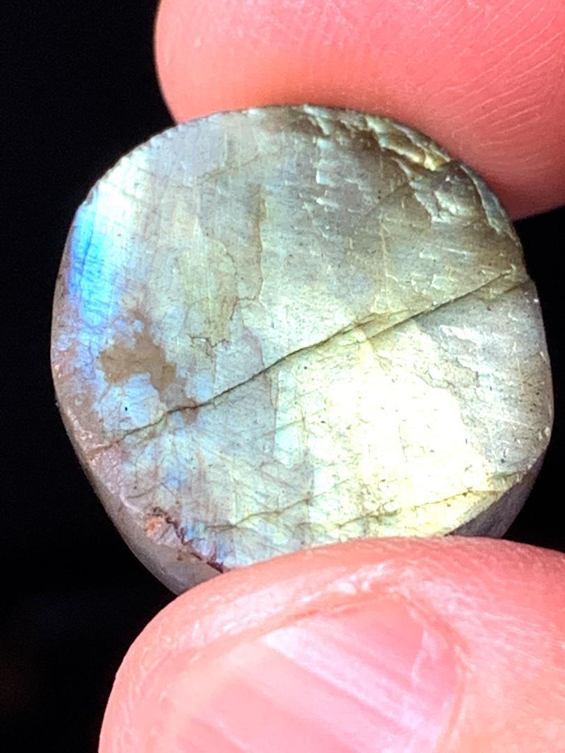 研磨されたラブラドライト原石・3 - 10（マダガスカル産鉱物標本） の