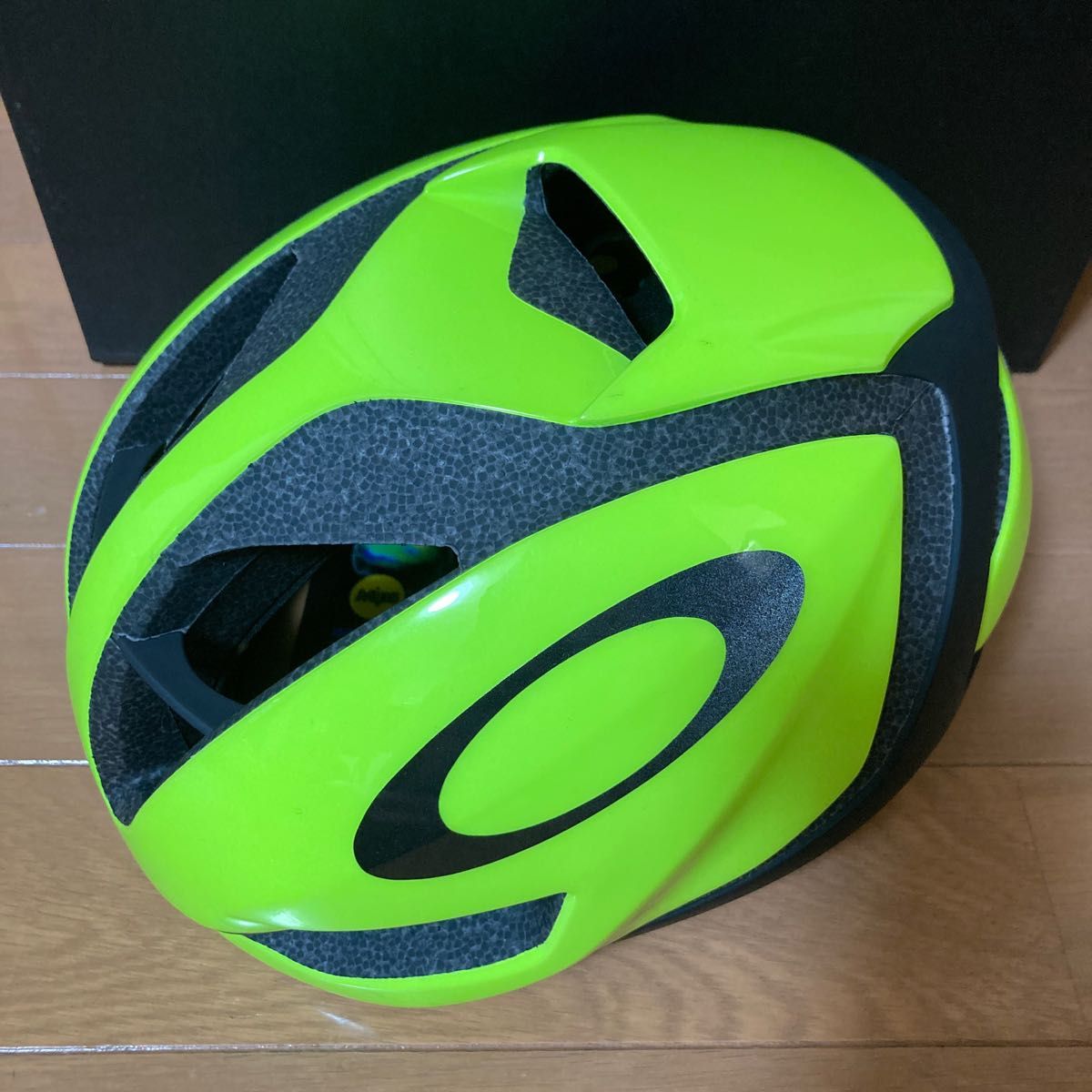 新品 オークリー ヘルメット エアロ5 黄色 イエロー Sサイズ 新品 オークリー ヘルメット エアロ5 黄色 イエロー Sサイズ