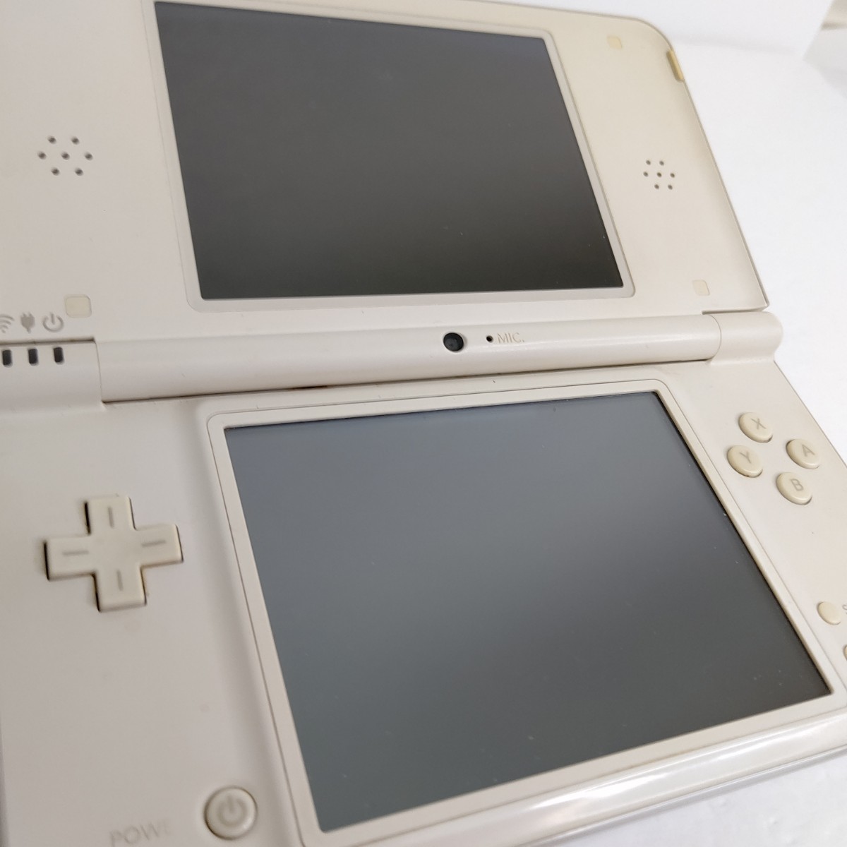 Nintendo　ニンテンドーDSiLL　ナチュラルホワイト　任天堂　ゲーム機
