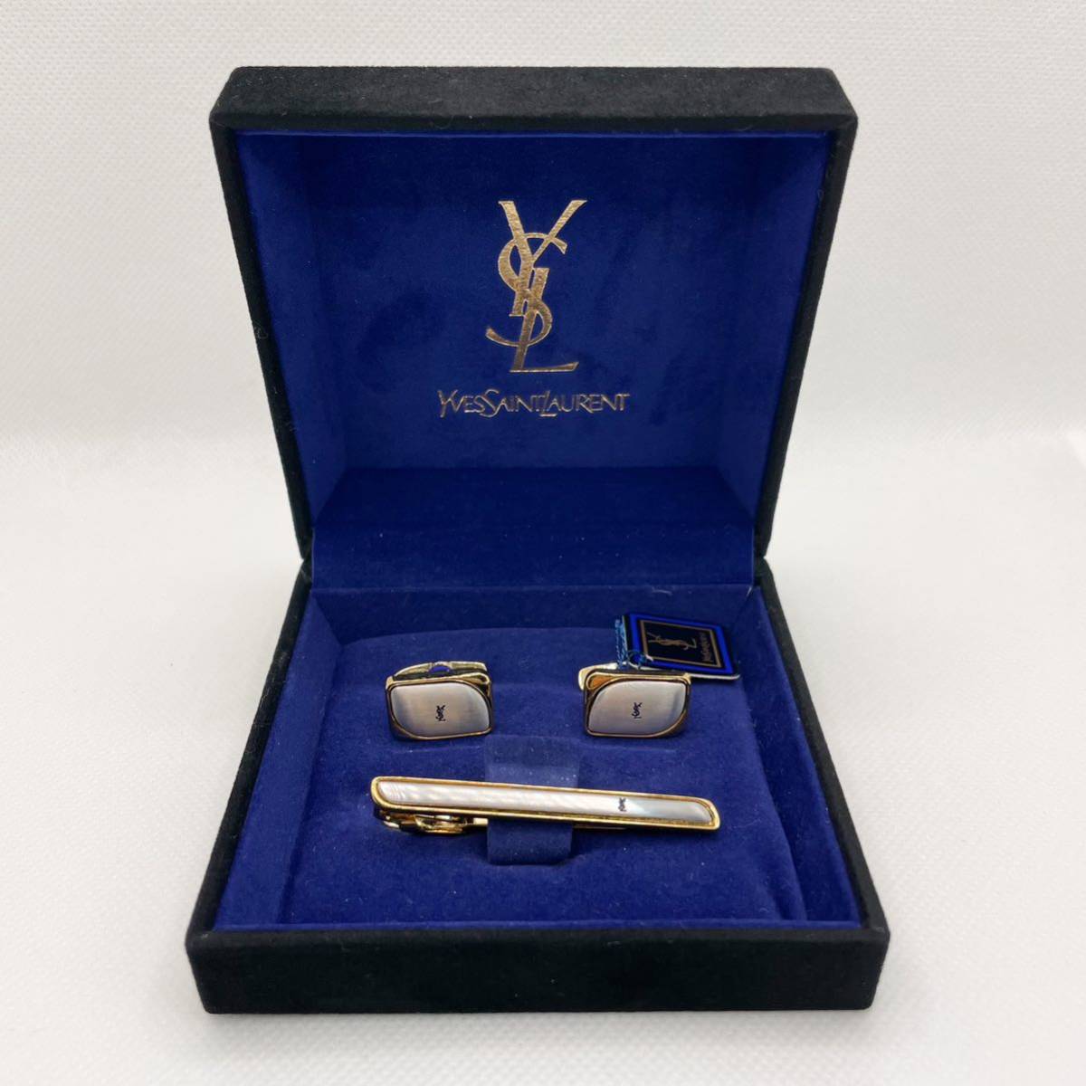 イヴサンローラン　ネクタイピン　カフリンクス　YSL カサンドラ　箱付　日本製　YVES SAINT LAURENT タイピン カフスボタン セット_画像1