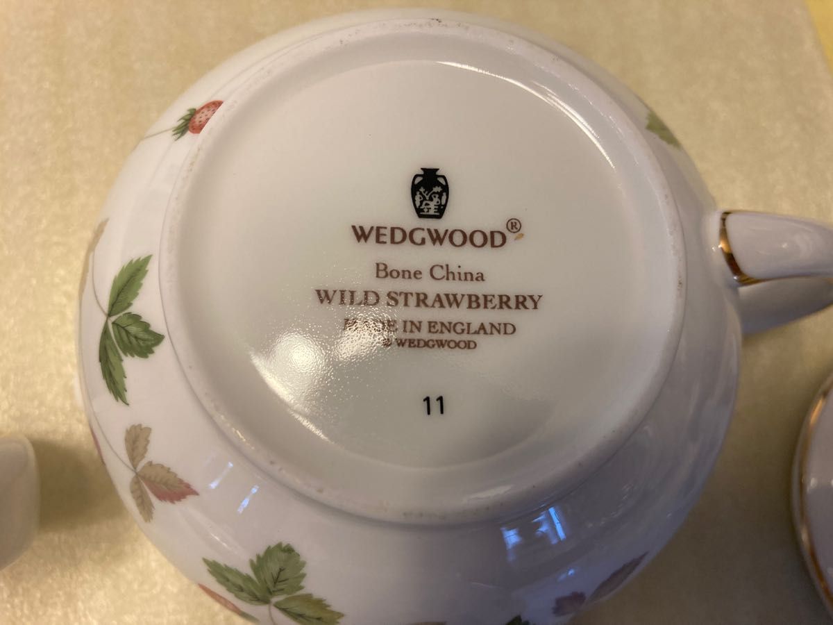 WEDGWOOD ワイルドストロベリー ティーポット &シュガーポット