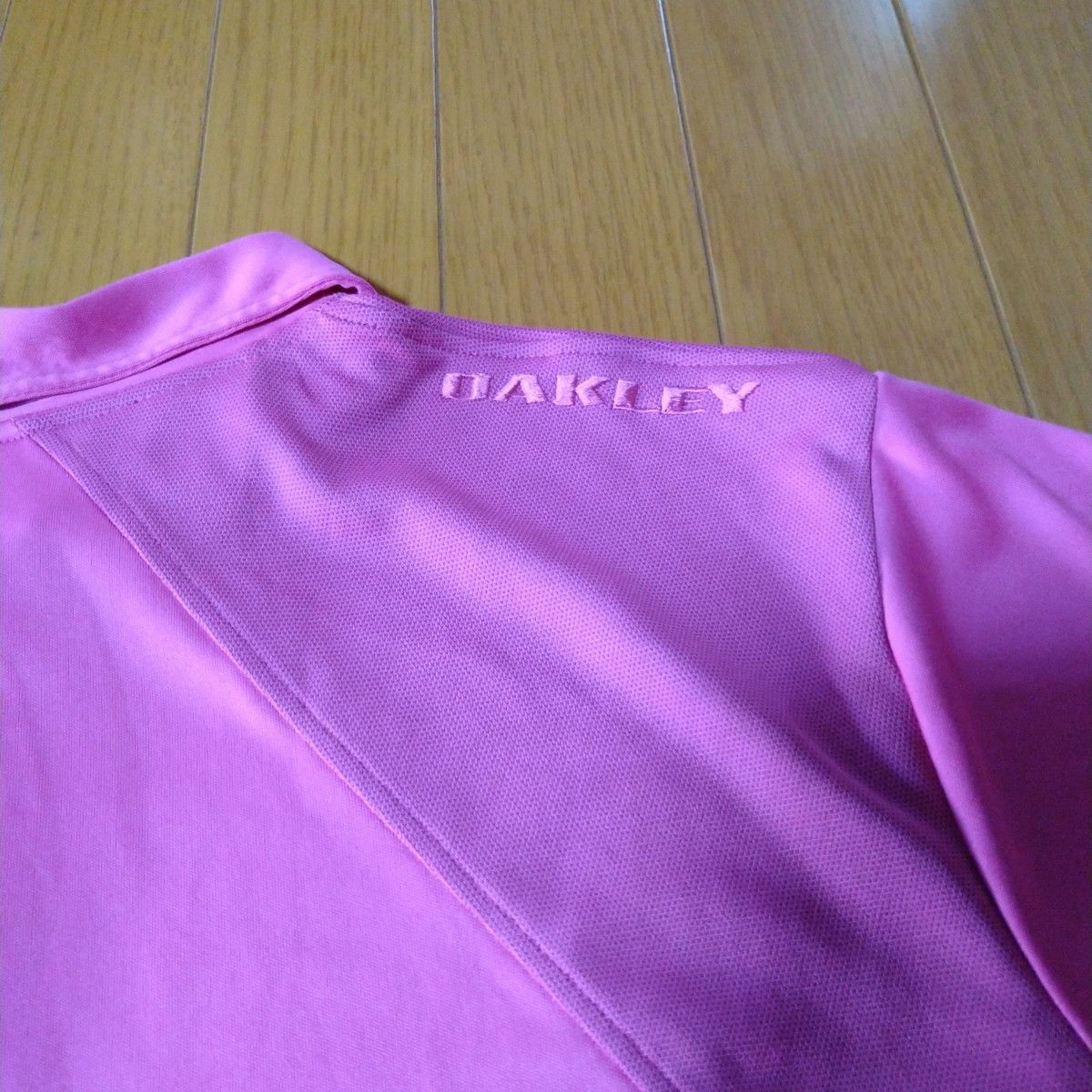 オークリー ピンク ポロシャツ