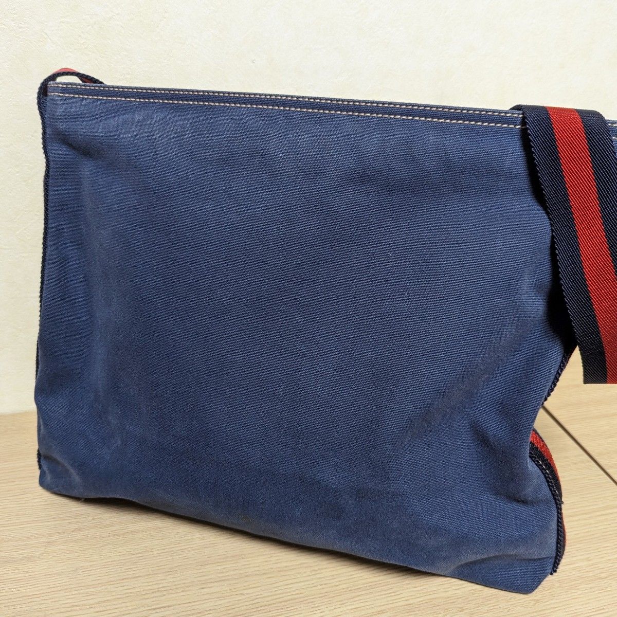 希少★ グッチ GUCCI ショルダーバッグ クレスト キャンバス ユニセックス サコッシュ