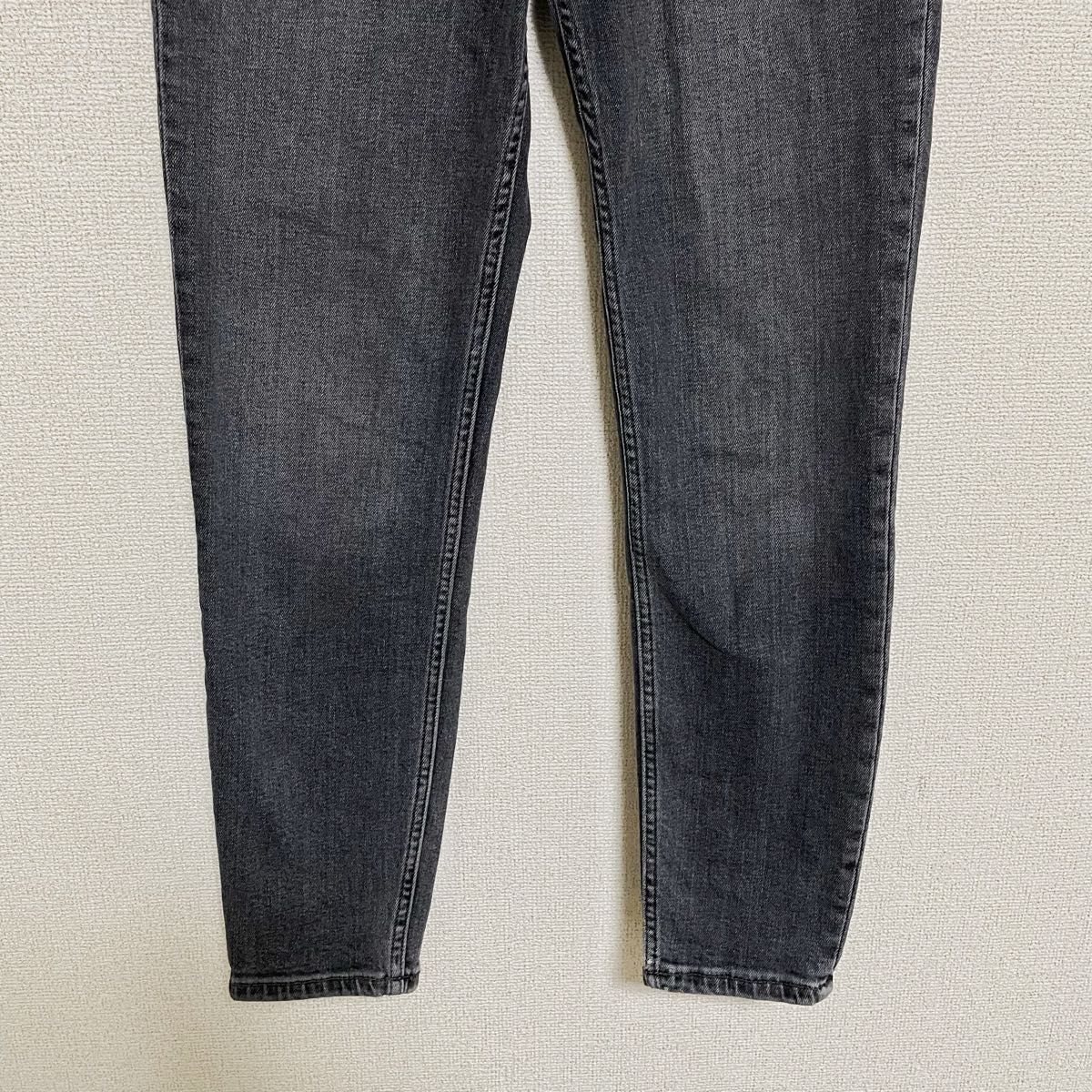 ZARA ザラ スキニーデニム ジーパン 黒パンツ 黒スキニー グレー ZARA ザラ スキニーデニム ジーパン 黒パンツ 黒スキニー グレー
