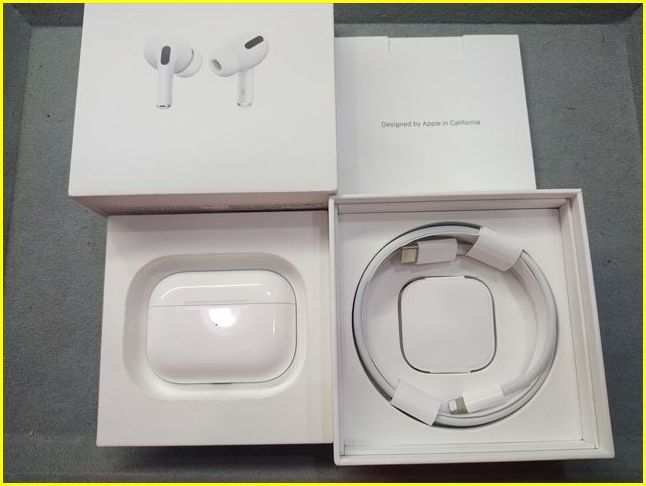 国内正規品/Apple AirPods Pro with Wireless Charging Case MWP22J/A